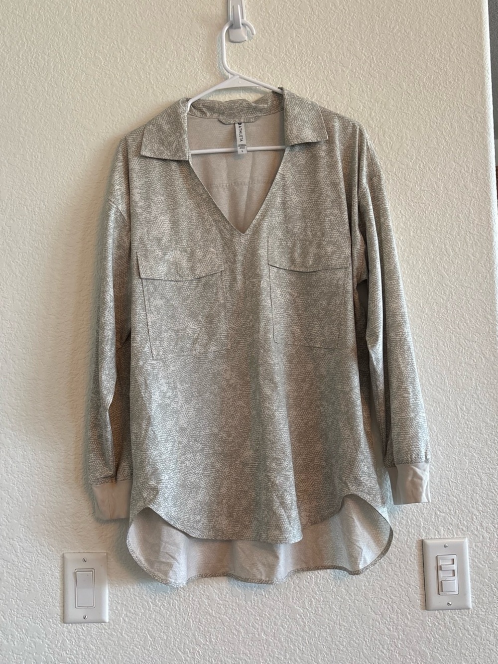 Athleta Patterned V-Neck Pocket Blouse